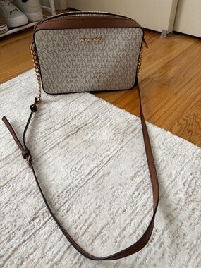 Michael Kors Crossbody Bag